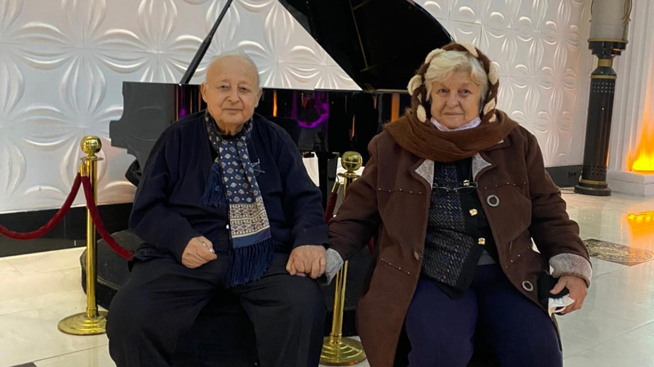 Türkiye'nin en yaşlı üniversite öğrencisi Hukuk Fakültesini bitirdi